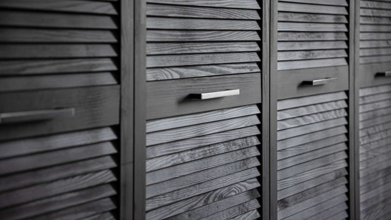 Comment sélectionner une commode noire pour une chambre contemporaine