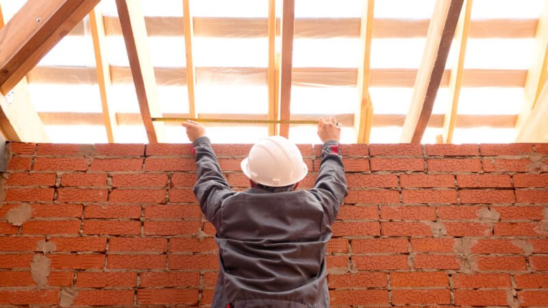 Aménager des combles inexploités : faisabilité et contraintes structurelles à anticiper