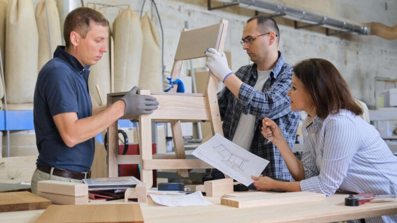 Chattier mal coordonné : comment éviter les conflits entre artisans