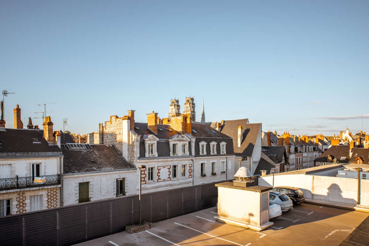 Immobilier en zone tendue : opportunités réelles et pièges fréquents