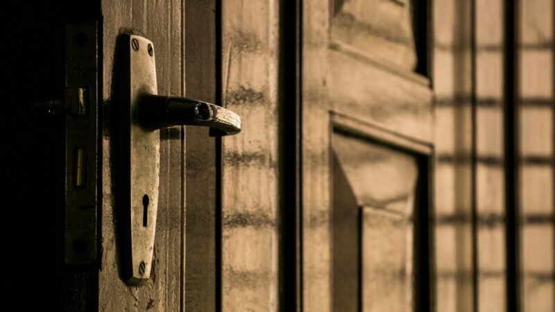 Sécurité résidentielle : renforcer une porte sans la remplacer