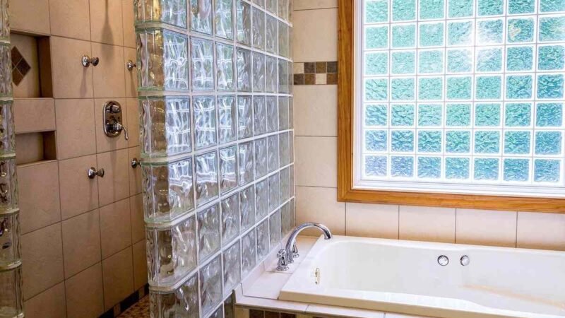 Peindre le carrelage mural de salle de bain sans qu’il s’écaille