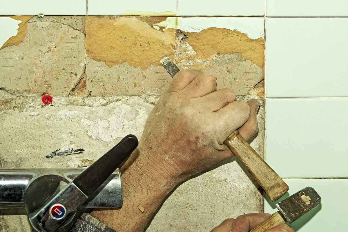 Carrelage mural : ce qui fait décoller les carreaux