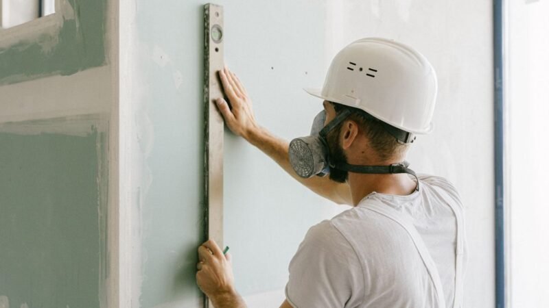 Isoler une cloison en placo sans tout casser : le vrai coût
